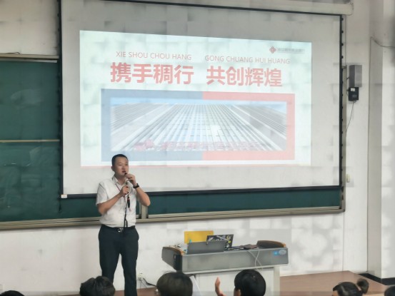 经济与管理分院成功举办浙江稠州商业银行专场招聘宣讲会2(1).jpg